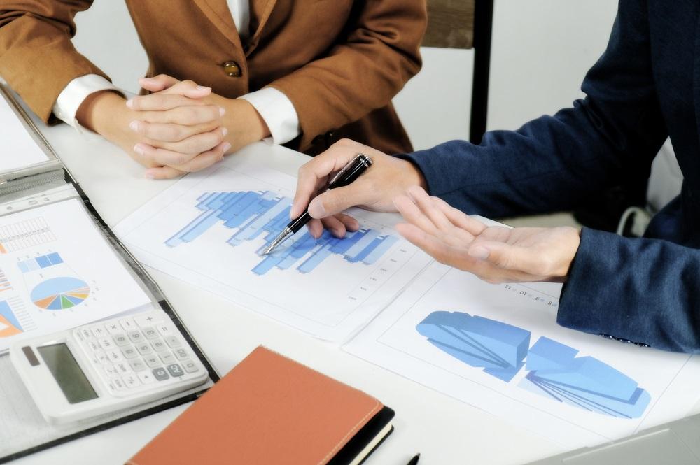 One Financial Services Stock Trading Near Resistance Levels – EML