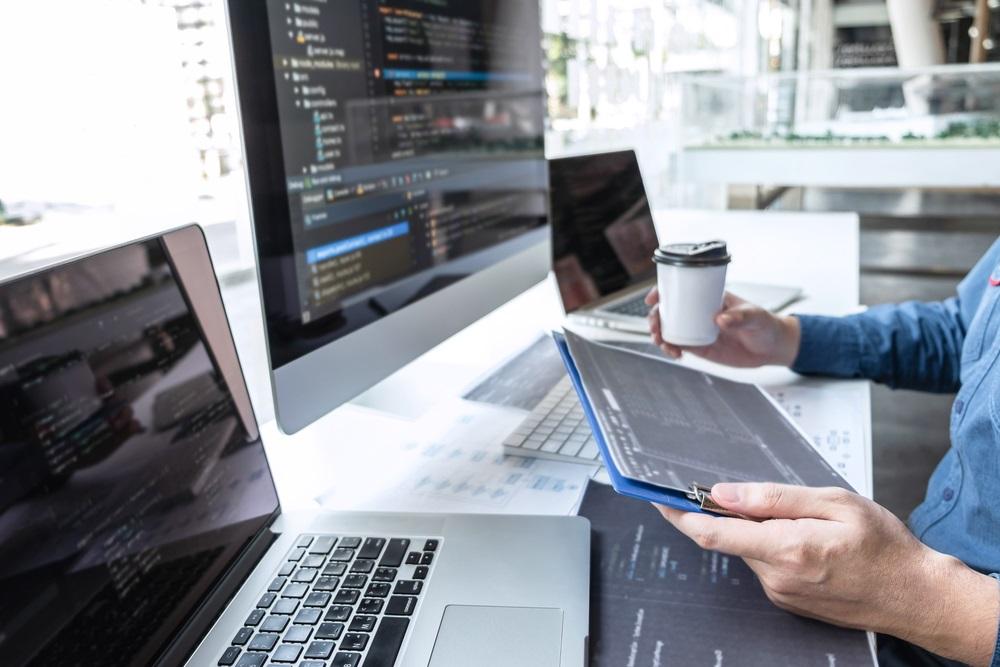 One Information Technology Stock Poised to Benefit from Higher Customer Renewal Rates - DUG
